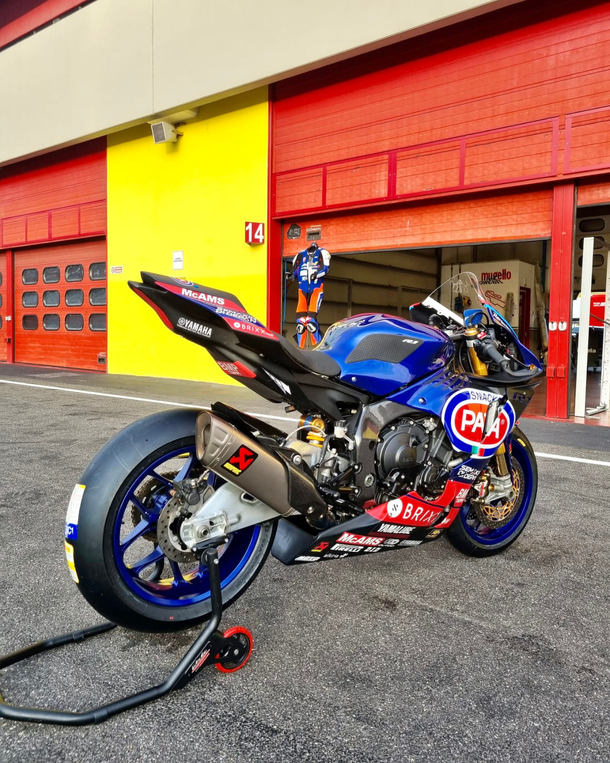 Yamaha R1M foto fianco destro al Mugello Circuit