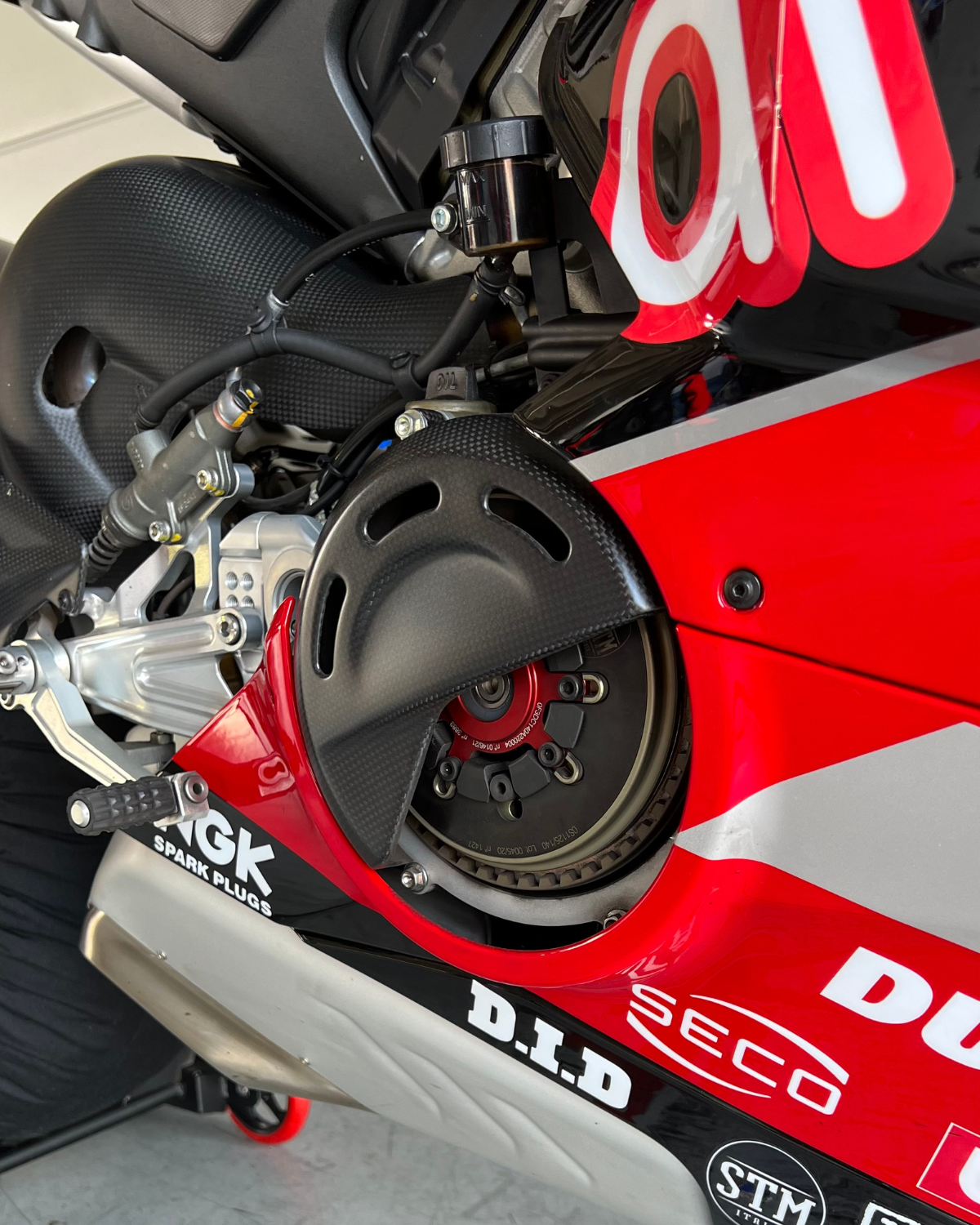 Frizione a secco con copertura in carbonio Ducati V4S P