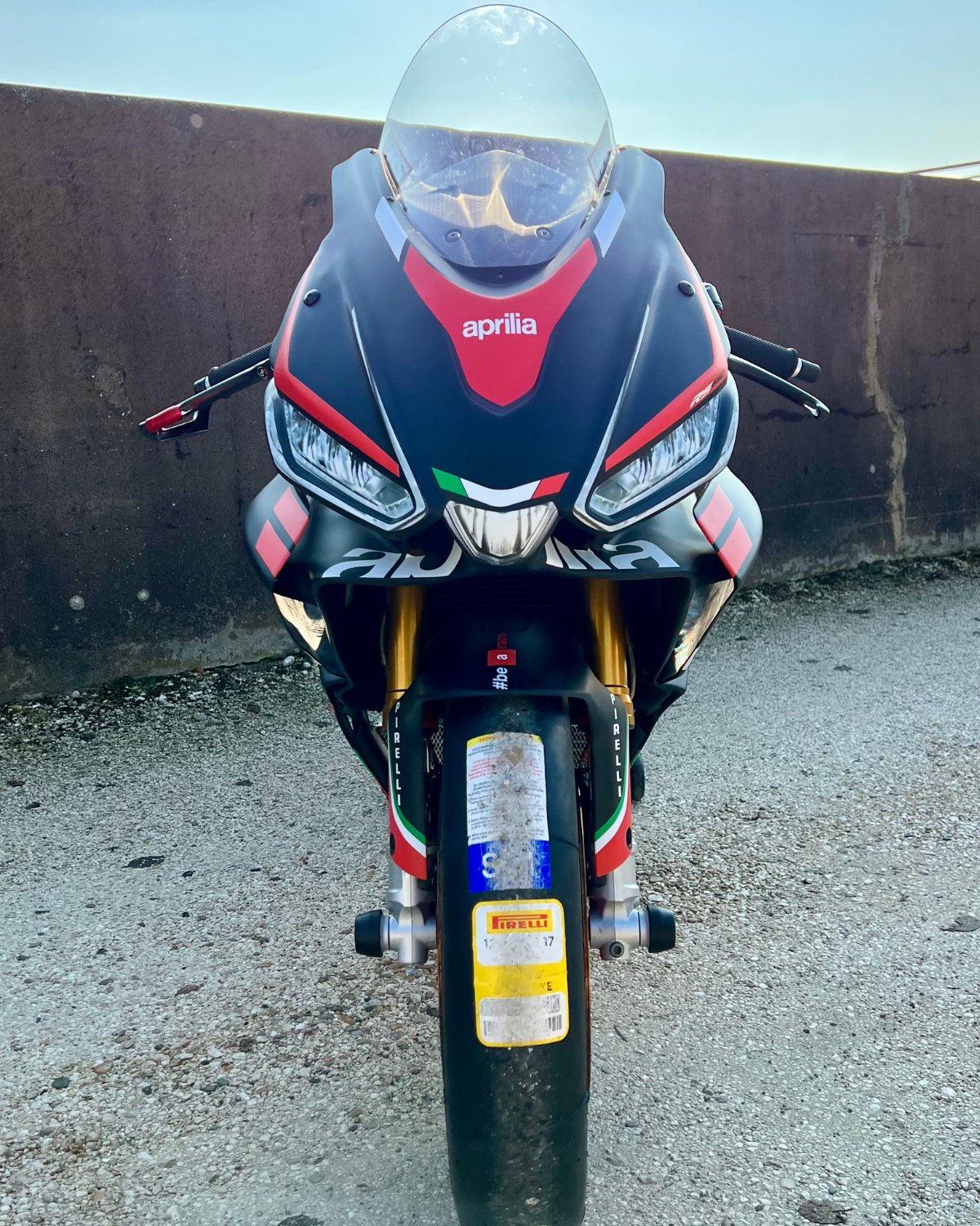 Muso Aprilia RS660 con gomma nuova pirelli