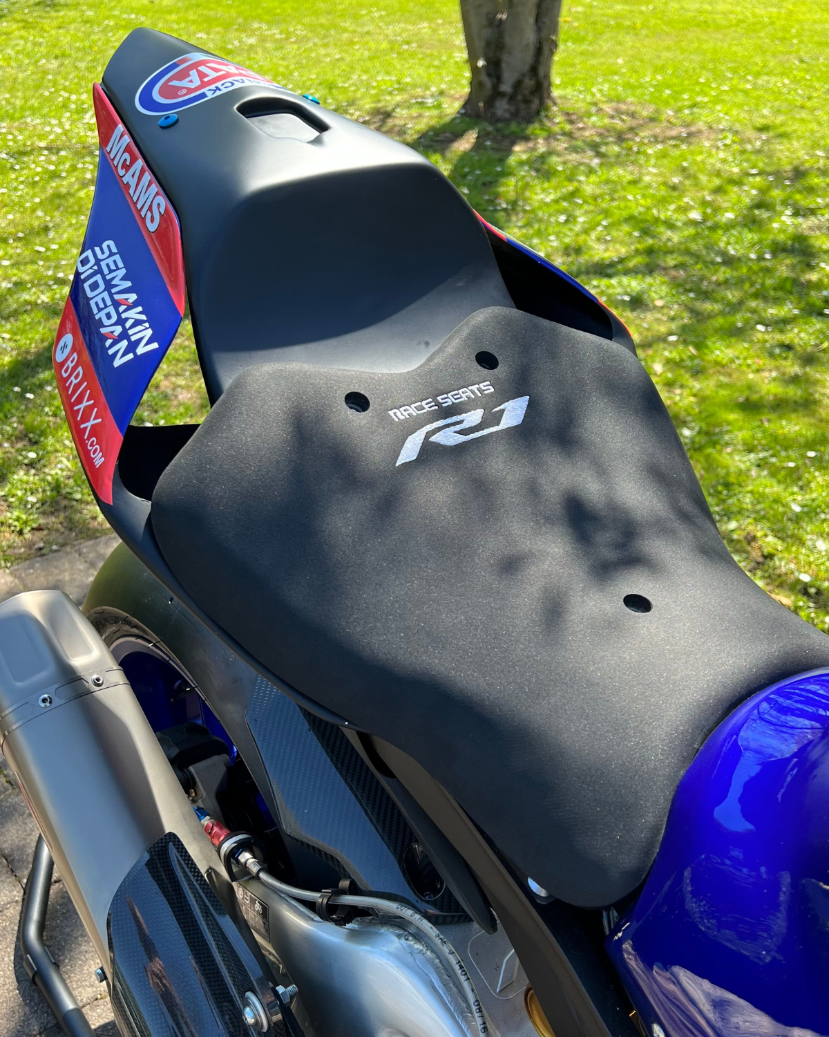 Sella da gara Race Seats montata su Yamaha R1M