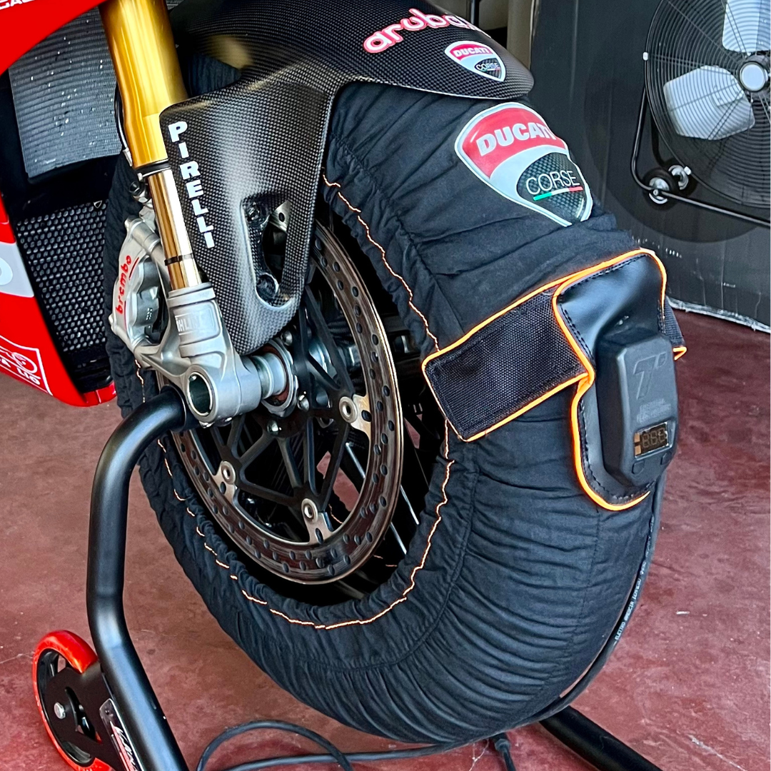 Cerchio anteriore Ducati V4S P con termocoperte nei box